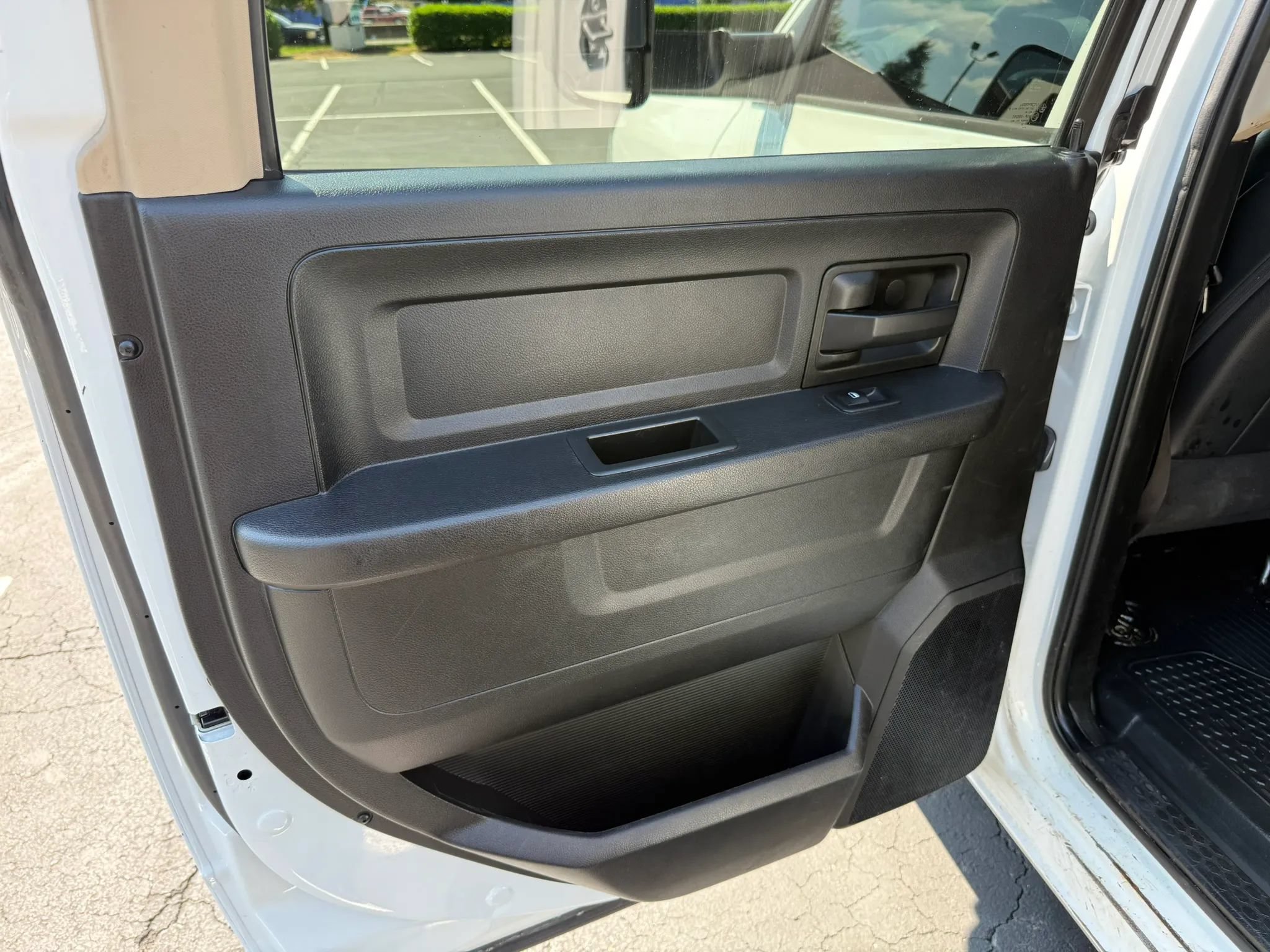 Used 2020 RAM 3500 Tradesman w/ Chrome Appearance Group AWD/4WD image 17