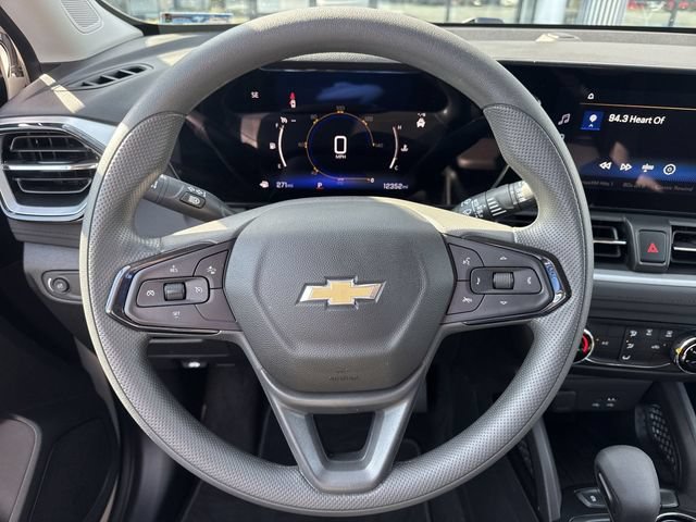 Used 2024 Chevrolet TrailBlazer LS w/ LS Convenience Package FWD image 17