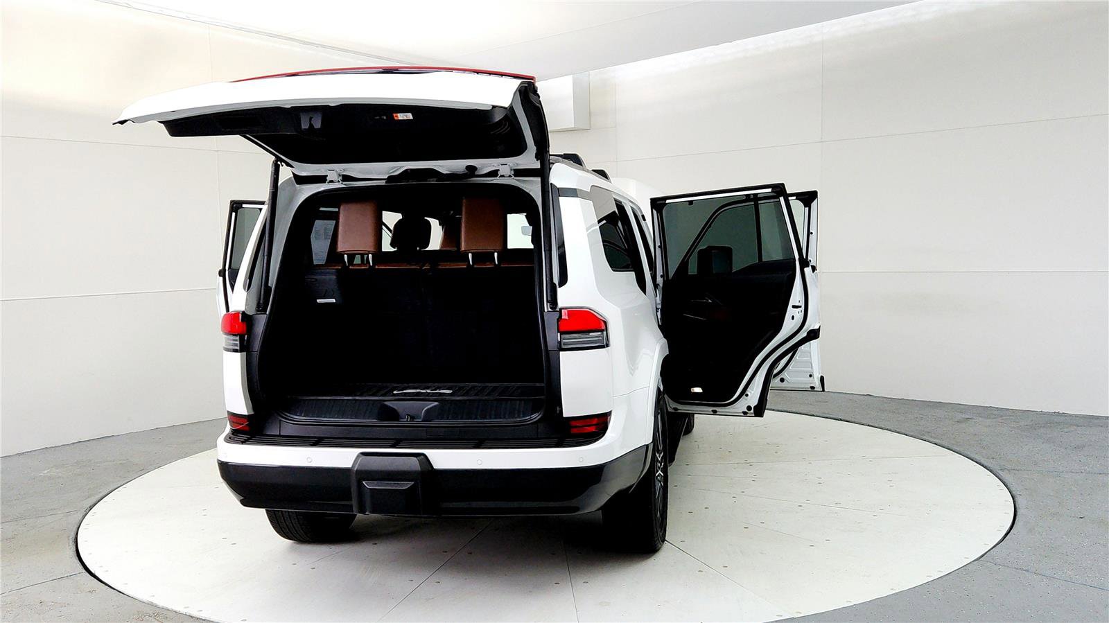 Used 2024 Lexus GX 550 w/ Accessory Package (2T) AWD/4WD image 11