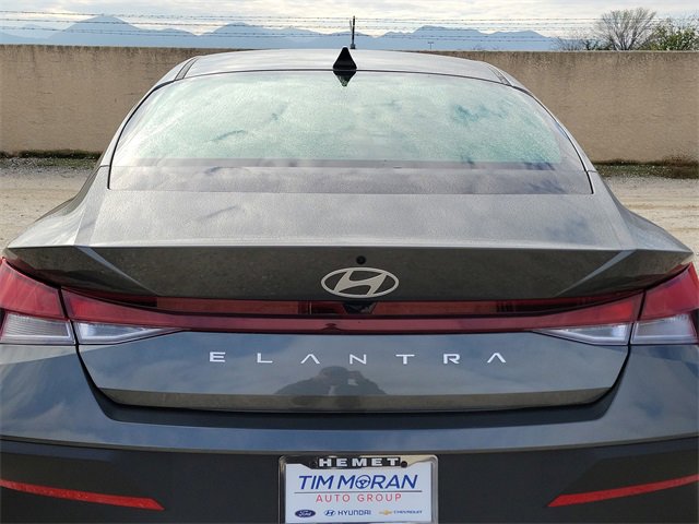 New 2025 Hyundai Elantra SE image 19