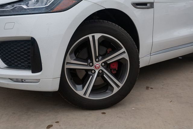 Used 2018 Jaguar F-PACE S image 2