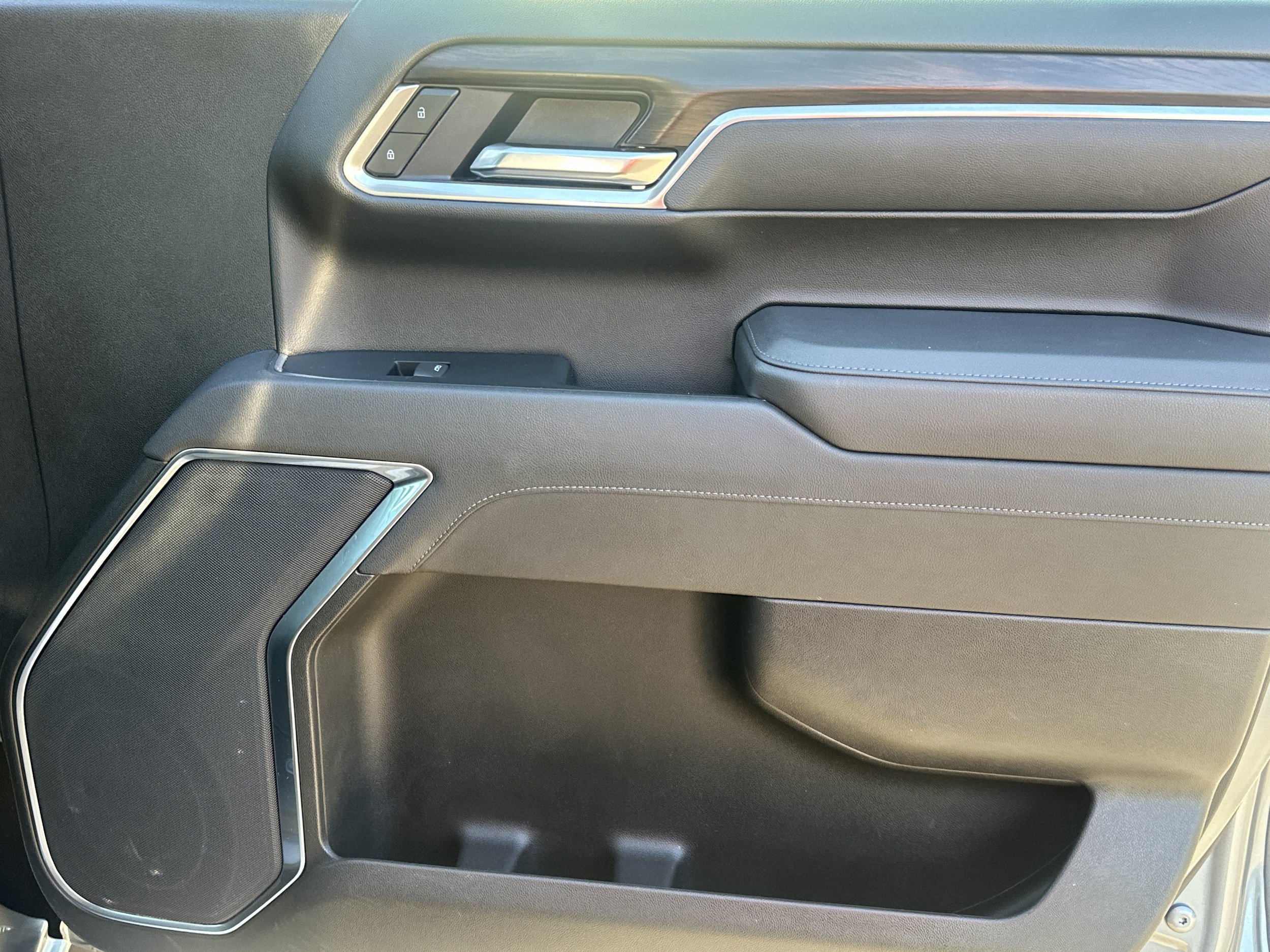 Used 2025 GMC Sierra 1500 SLT RWD image 14