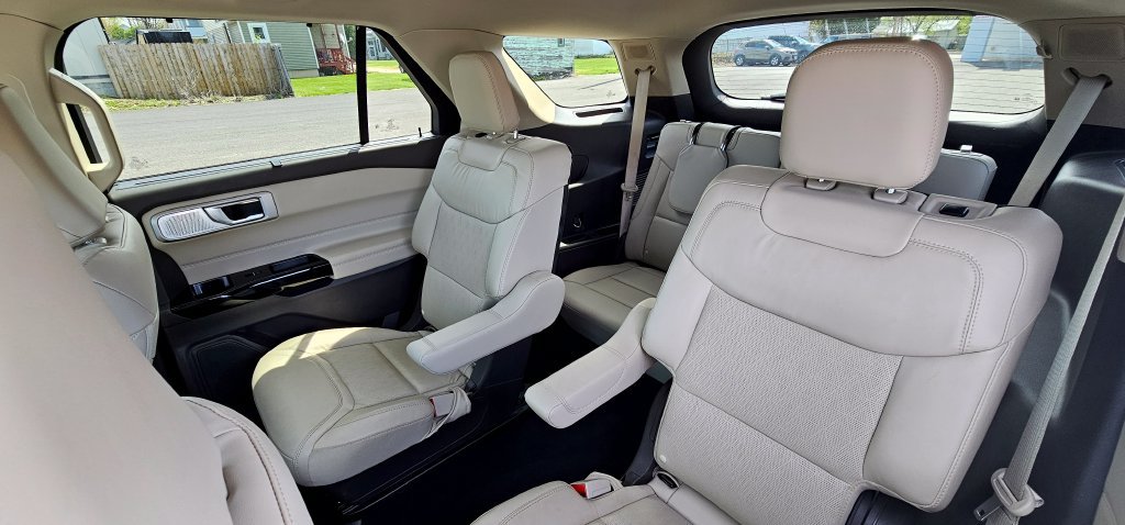 Used 2022 Ford Explorer Platinum AWD/4WD image 19