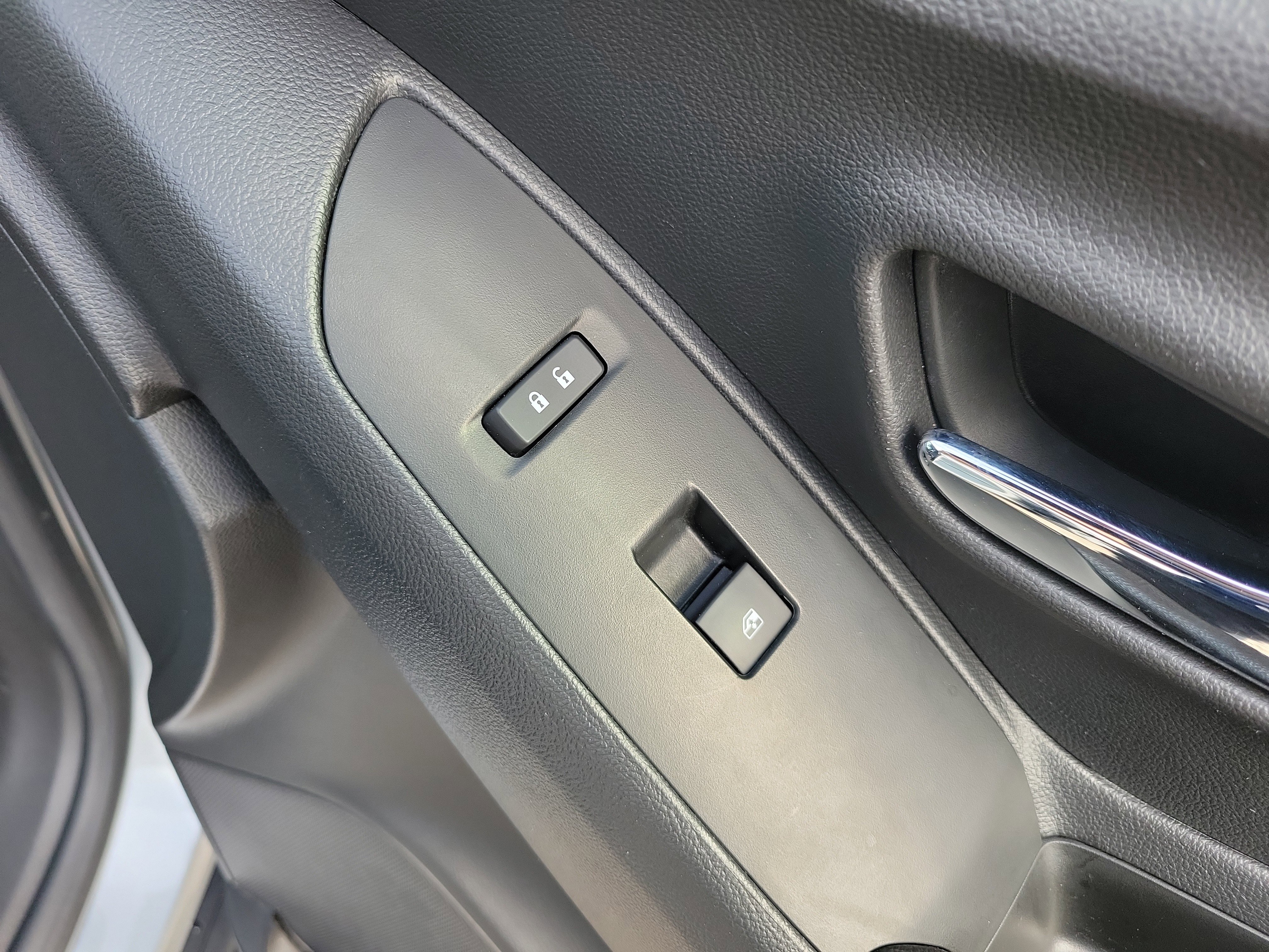 Used 2022 Chevrolet Trax LT w/ Redline Edition image 10