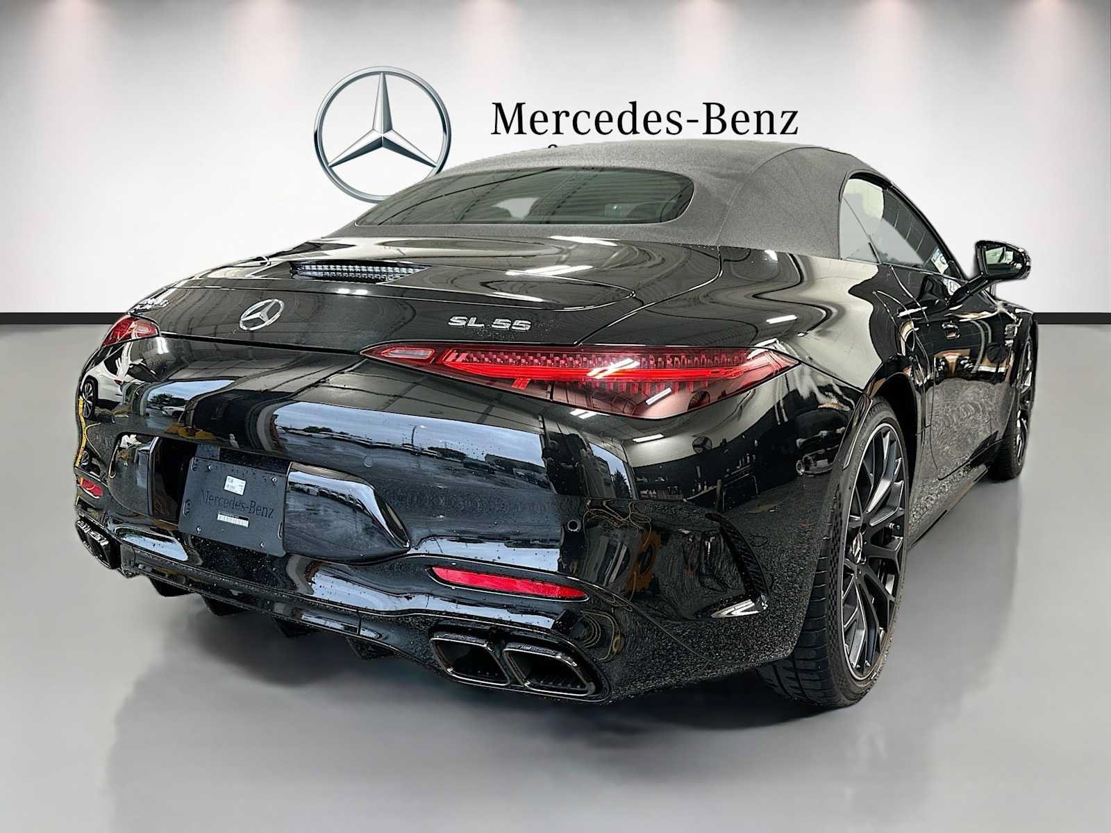 Used 2022 Mercedes-Benz SL 55 AMG 4MATIC w/ Driver Assistance Package image 5