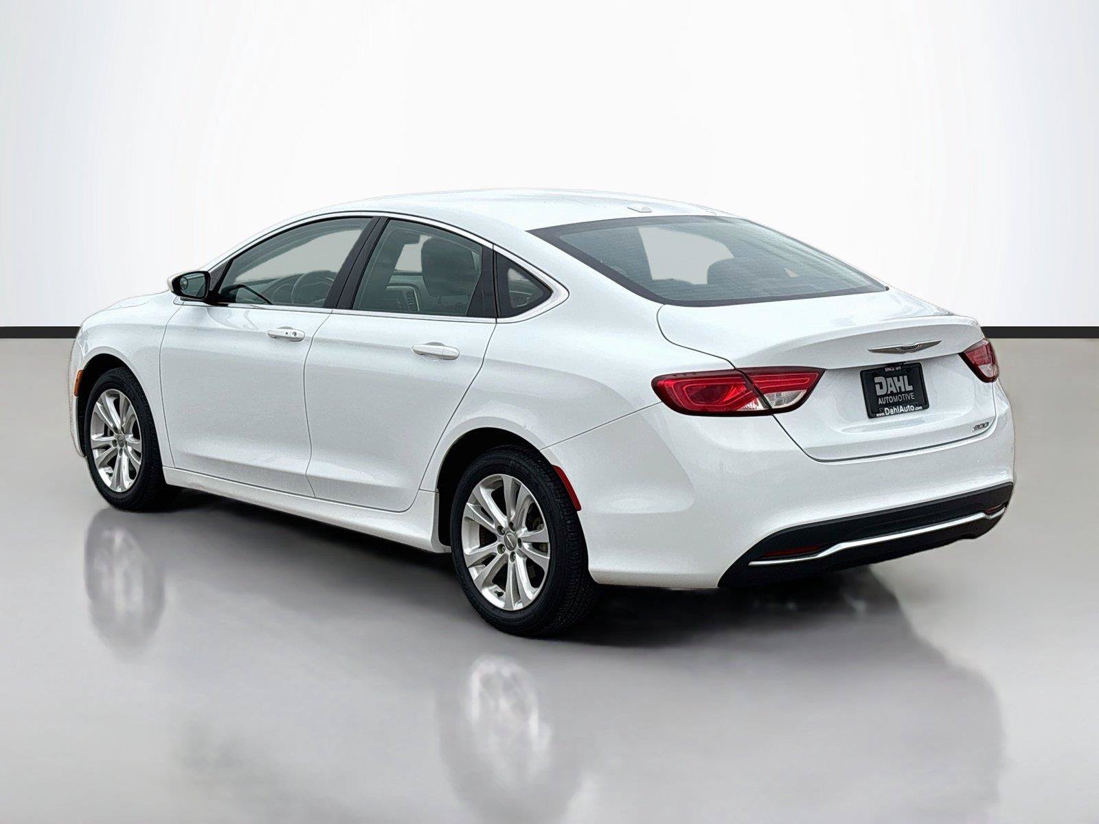 Used 2015 Chrysler 200 Limited w/ Convenience Group FWD image 10