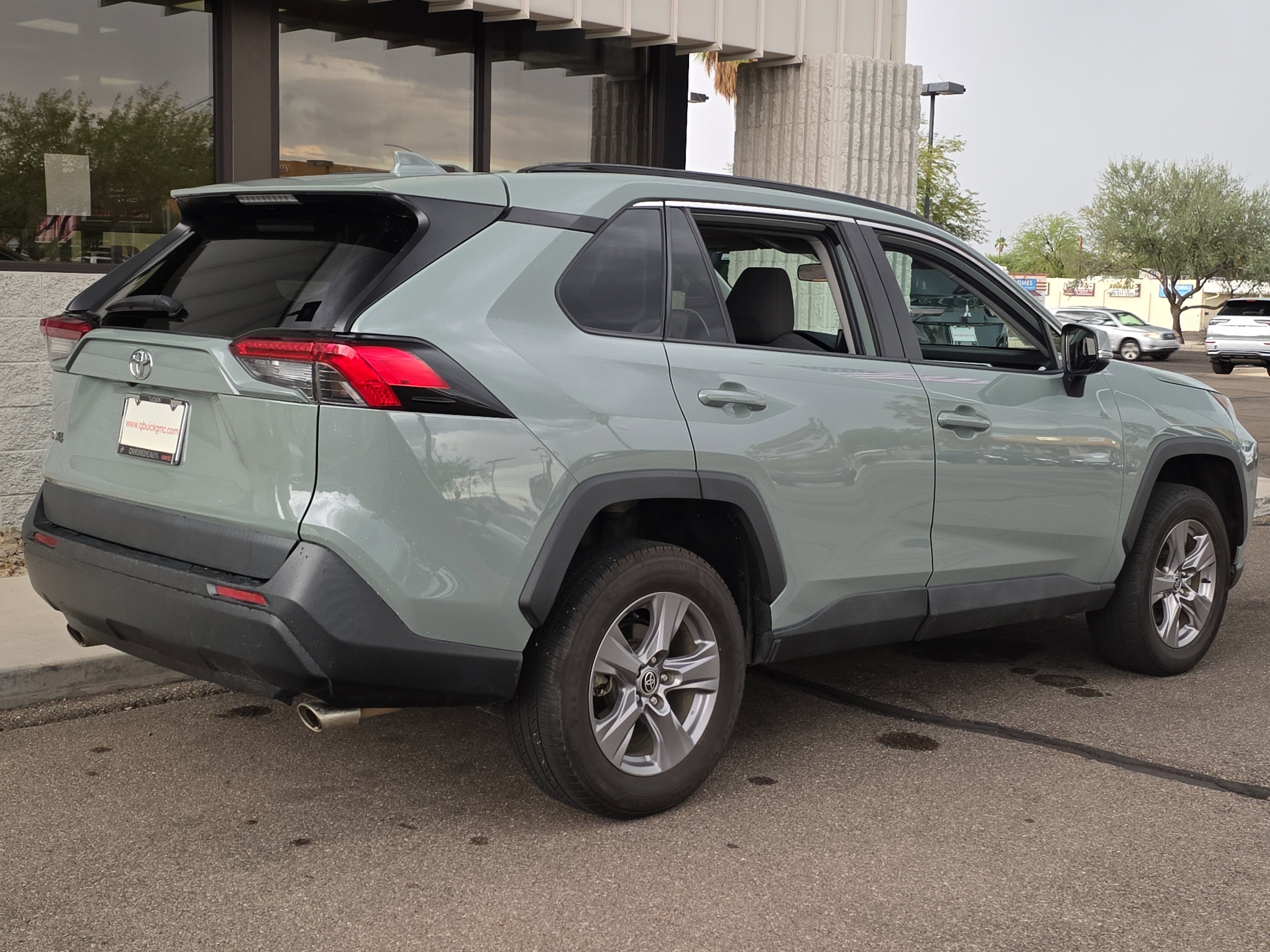 Used 2022 Toyota RAV4 XLE image 4