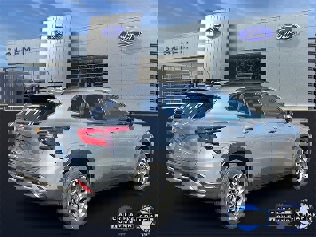 Used 2025 Chevrolet Trax LT w/ Driver Confidence Package image 3