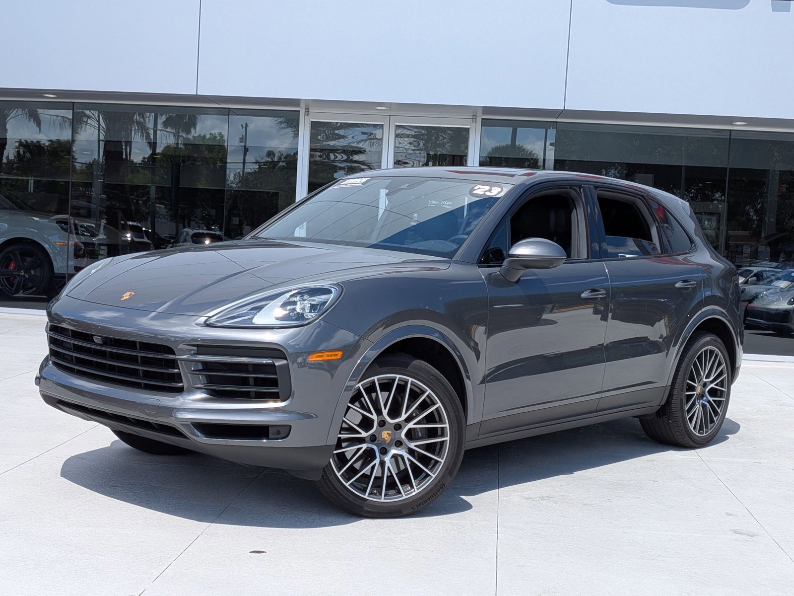 Used 2023 Porsche Cayenne Platinum Edition AWD/4WD image 1