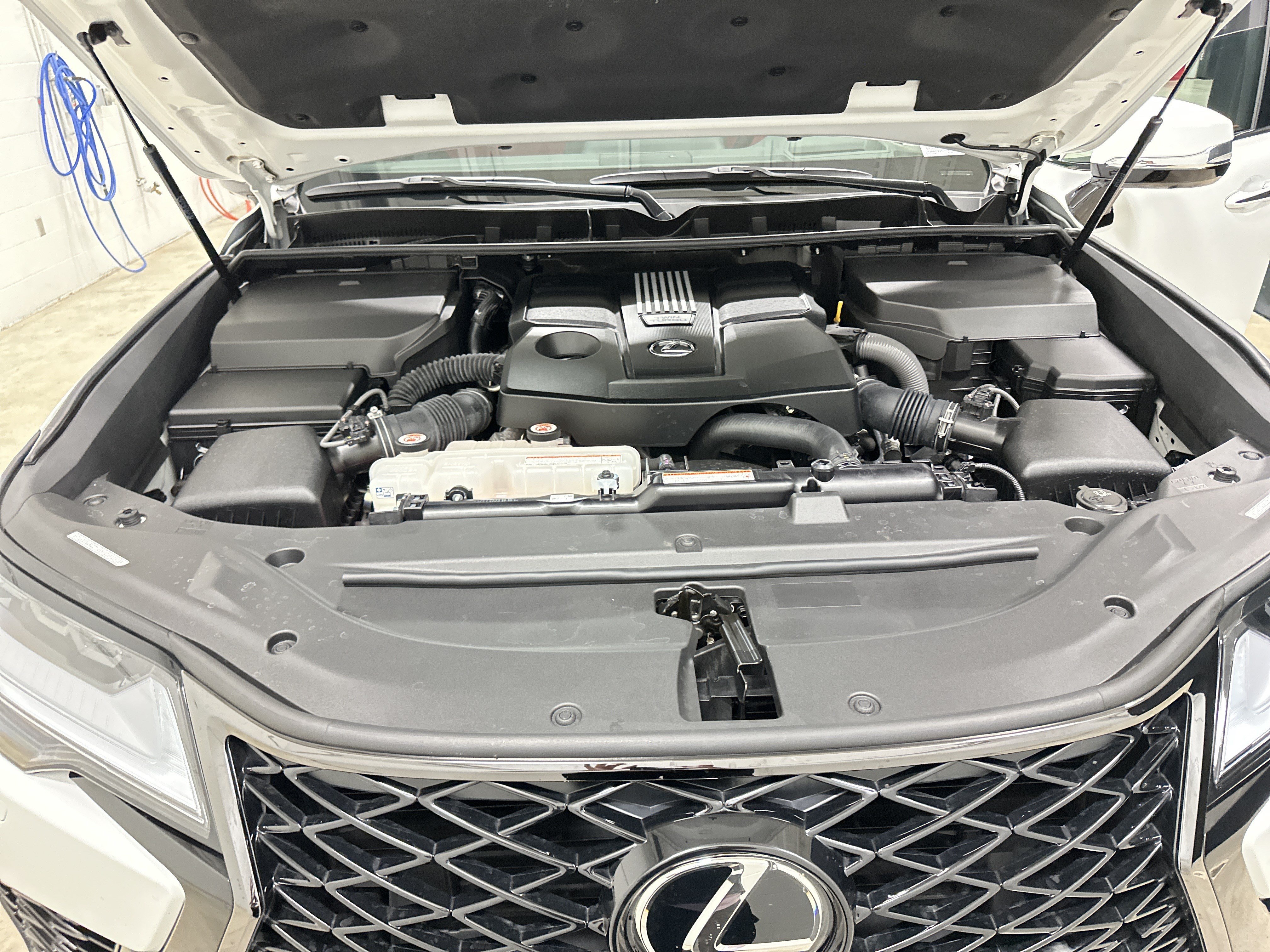 Used 2024 Lexus LX 600 F Sport AWD/4WD image 35