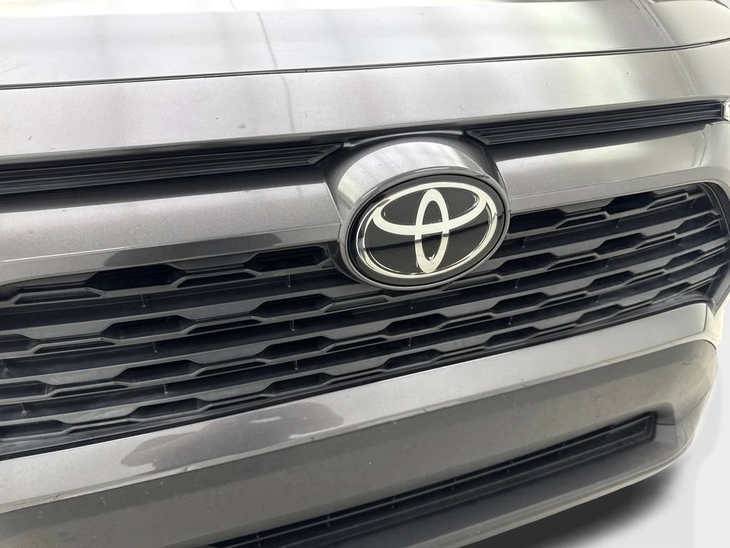 Used 2021 Toyota RAV4 LE FWD image 25