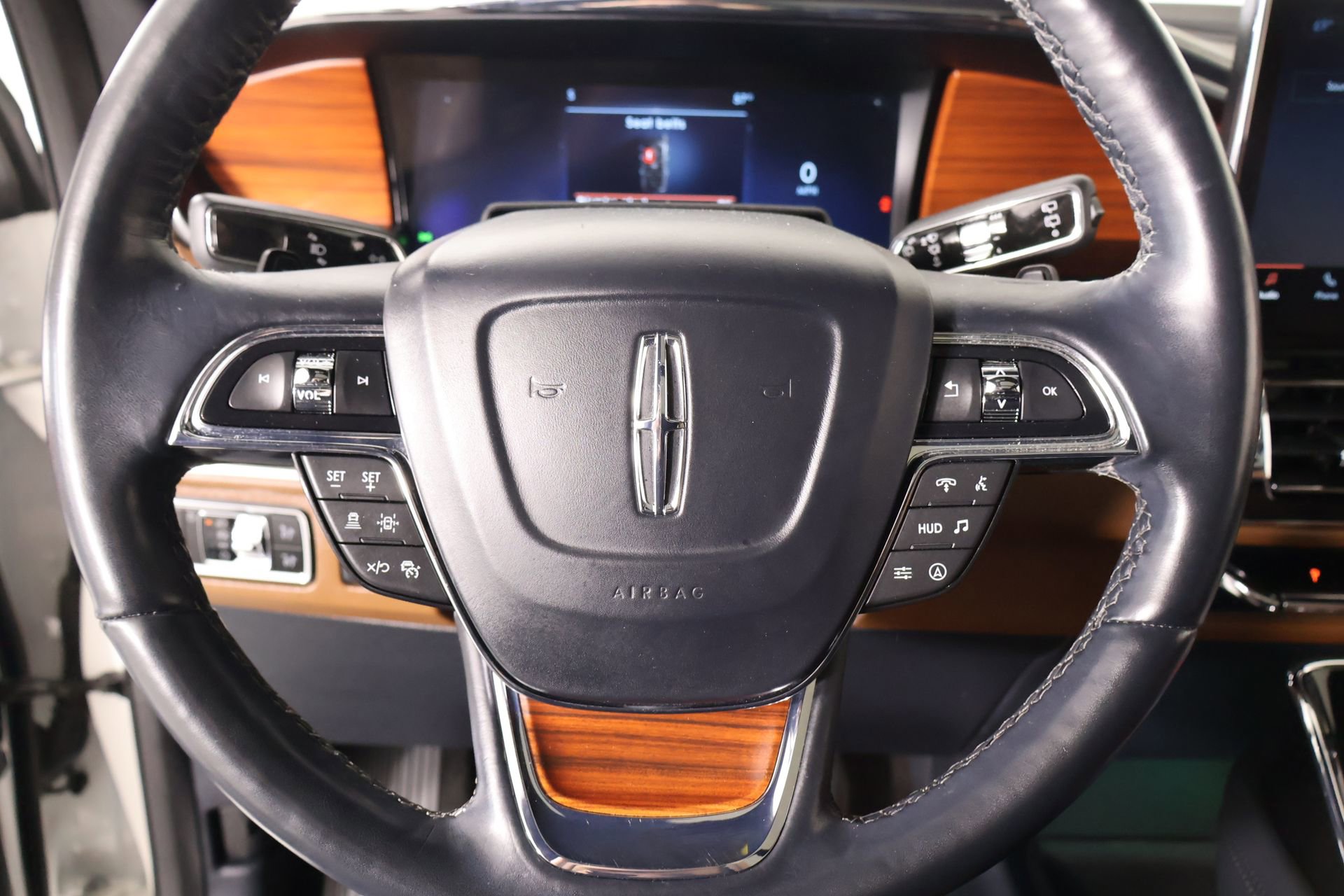 Used 2024 Lincoln Navigator Reserve AWD/4WD image 3
