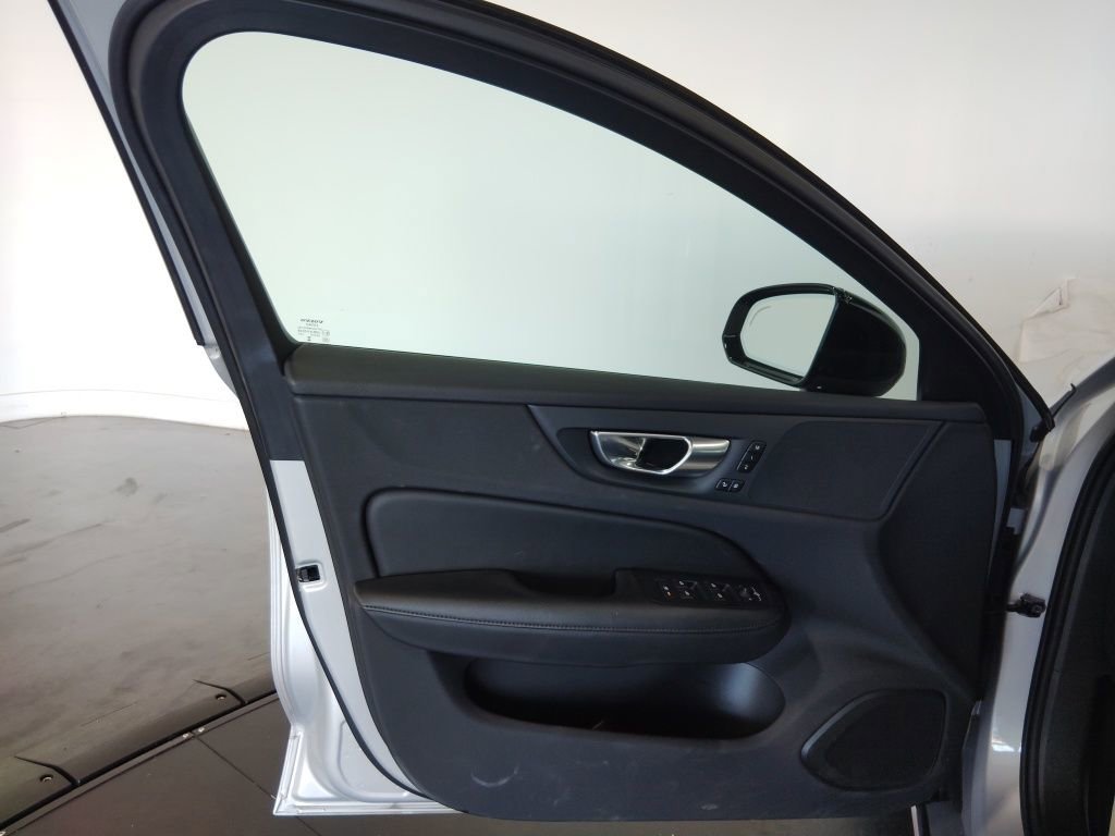 Used 2025 Volvo S60 B5 Core image 27