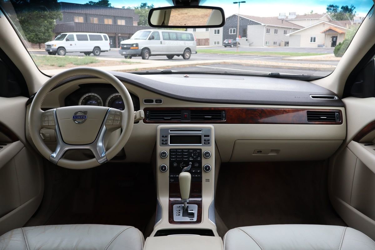 Used 2011 Volvo XC70 T6 image 16