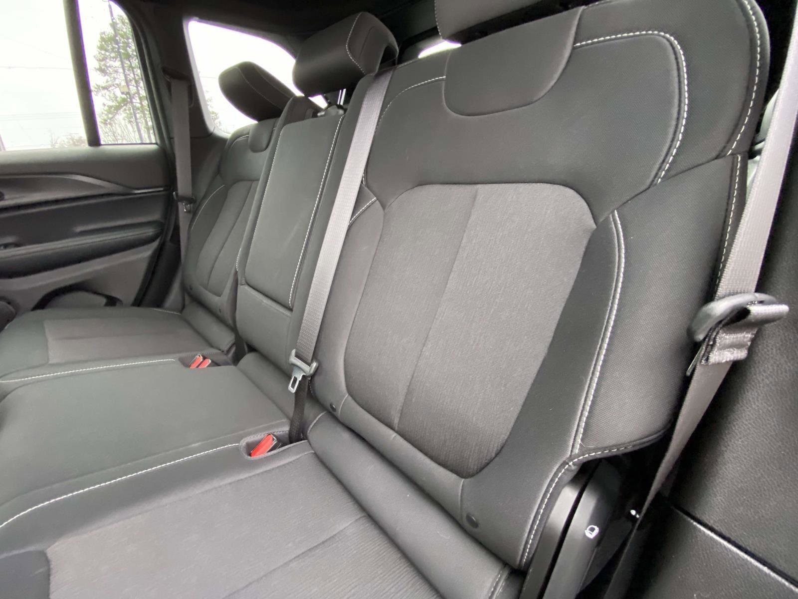 Certified 2024 Jeep Grand Cherokee Laredo image 19