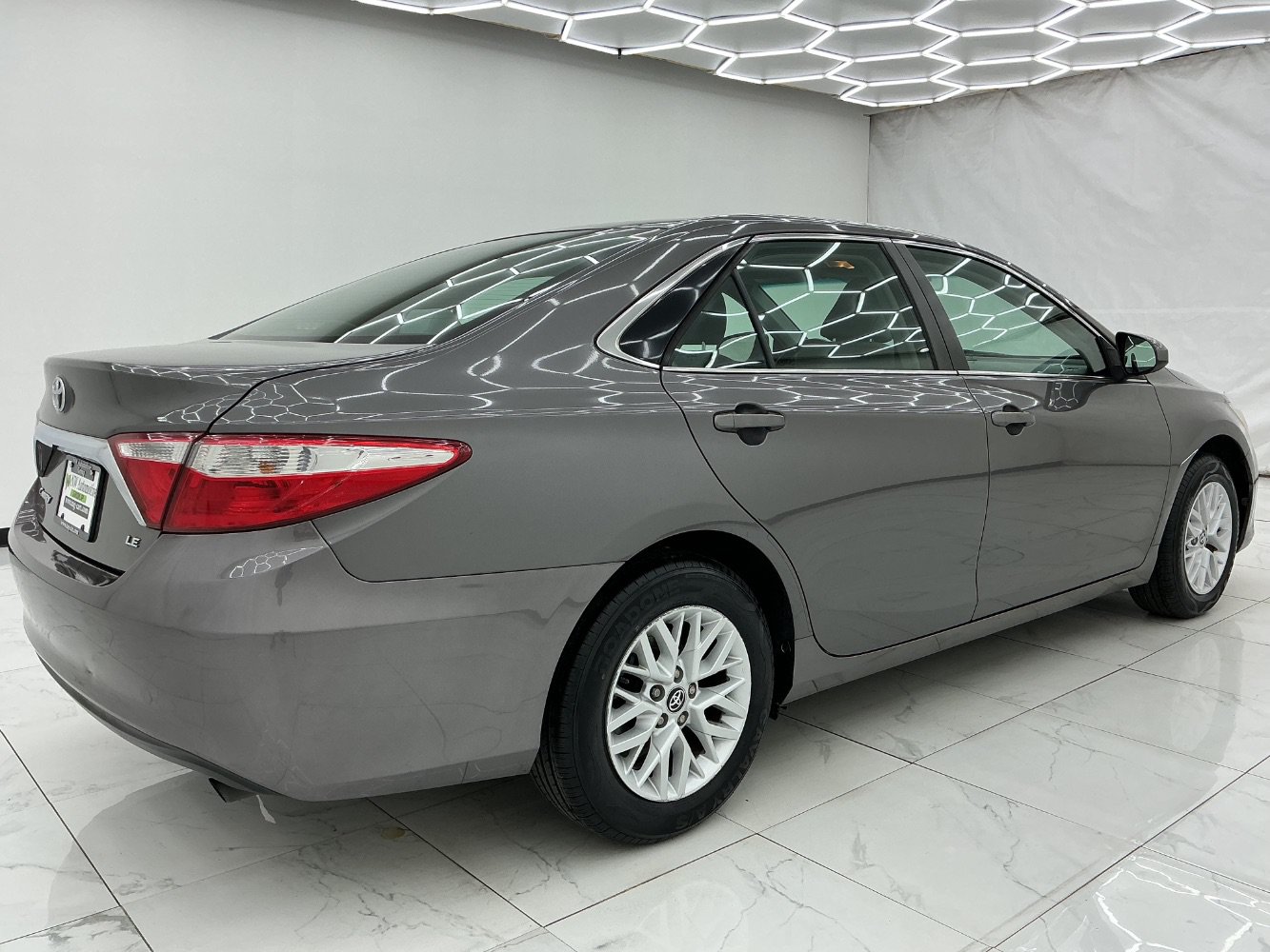 Used 2016 Toyota Camry LE FWD image 11