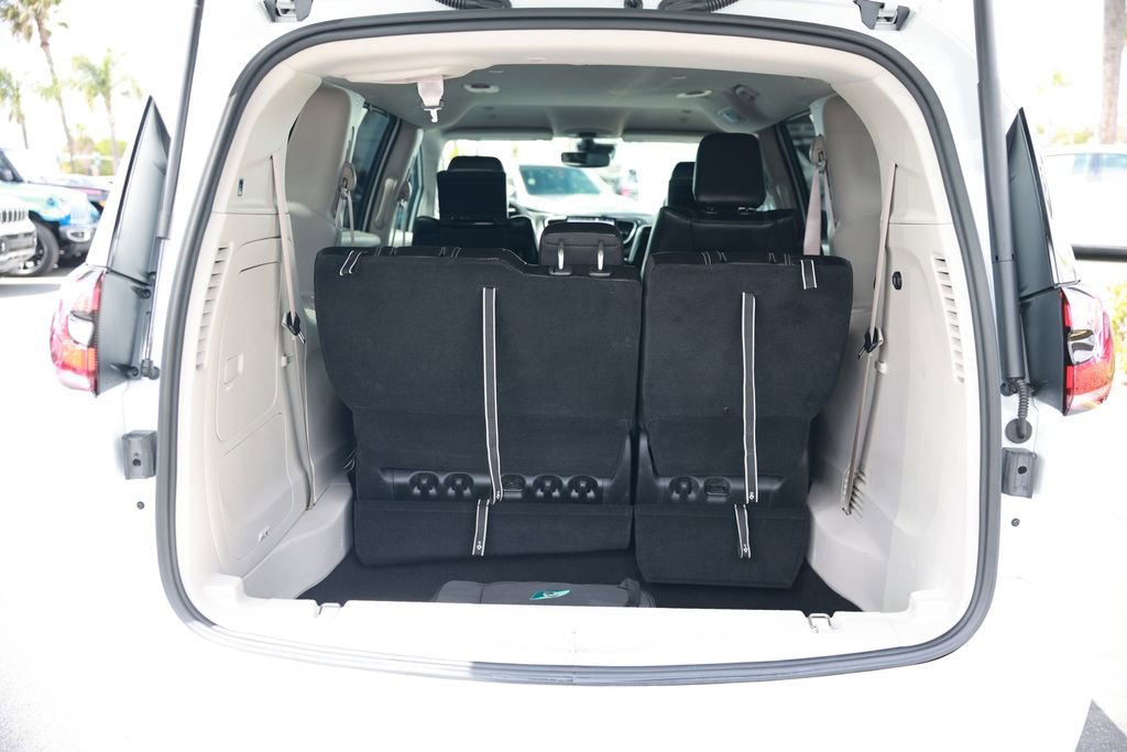 Used 2023 Chrysler Pacifica Touring-L w/ Uconnect Theater Family Group FWD image 39