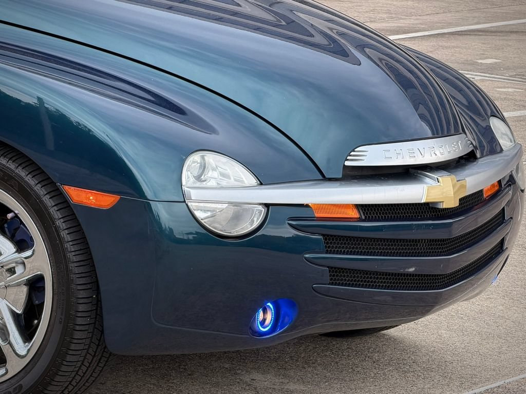 Used 2005 Chevrolet SSR w/ Preferred Equipment Group RWD image 2