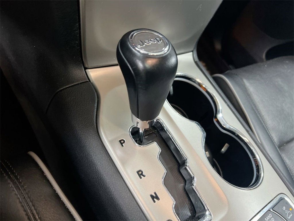 Used 2011 Jeep Grand Cherokee Overland image 16