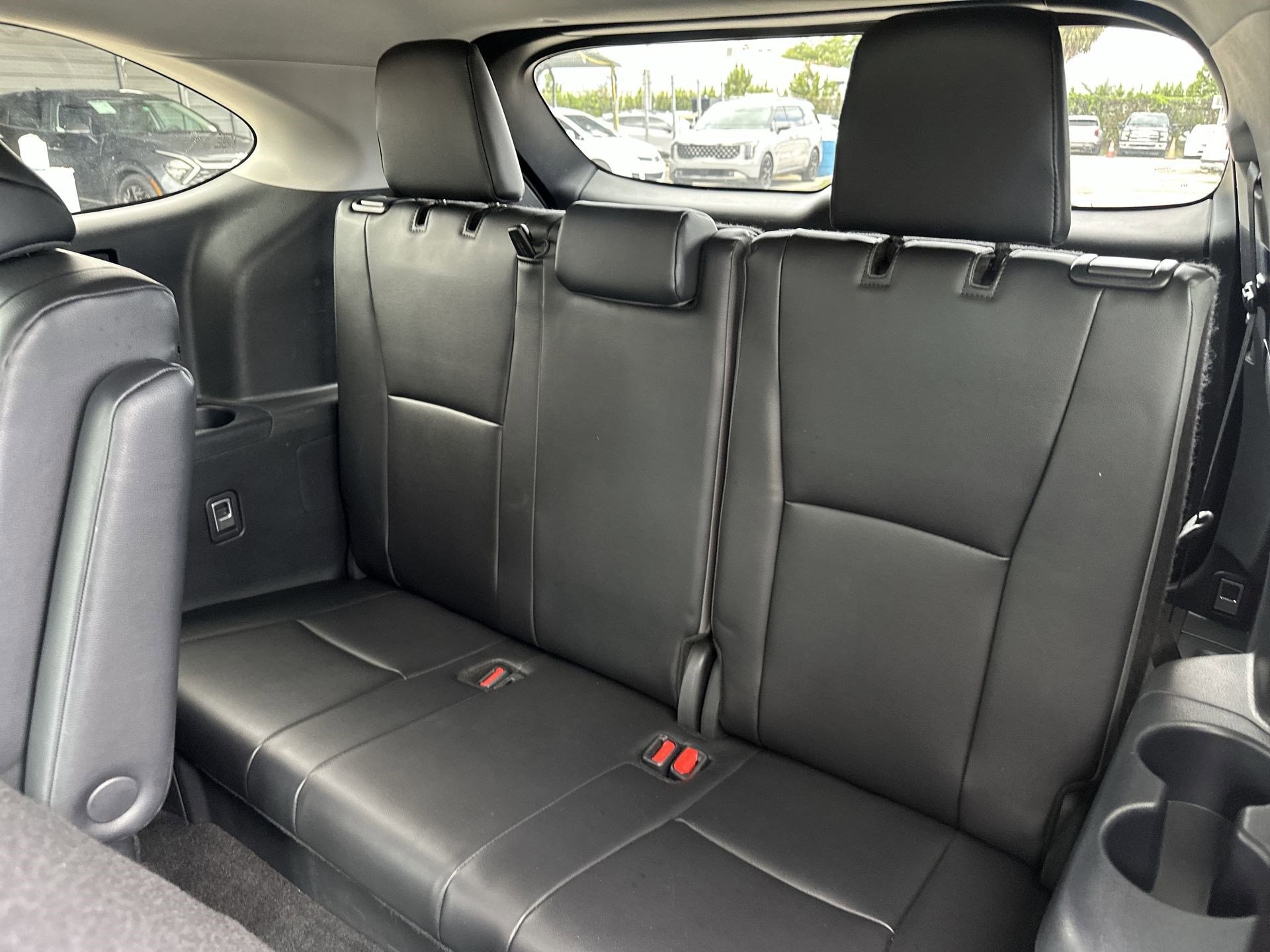 Used 2024 Toyota Highlander XLE AWD/4WD image 19