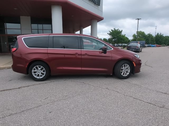 Certified 2023 Chrysler Pacifica Touring-L FWD image 32