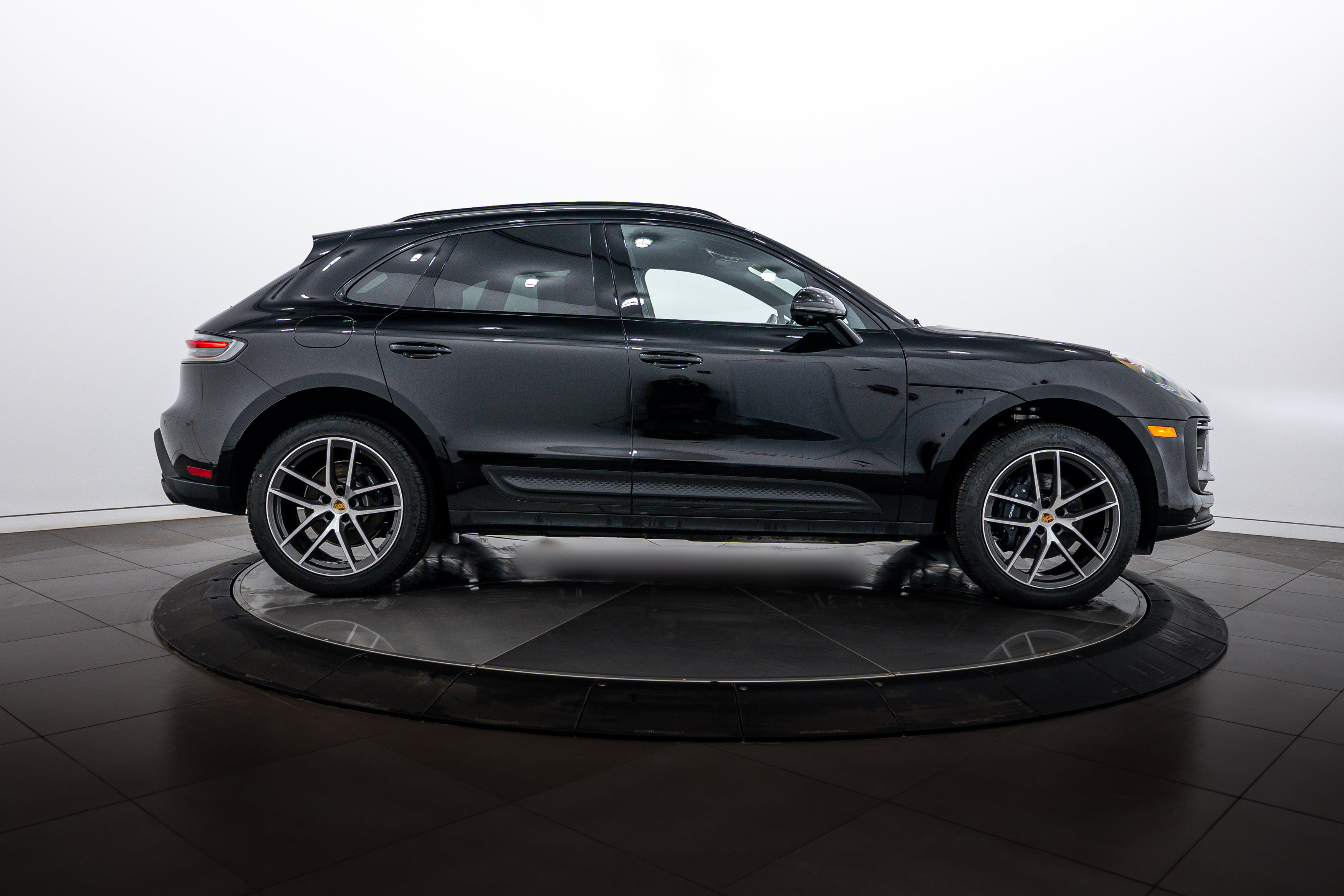 Certified 2026 Porsche Macan AWD/4WD image 8