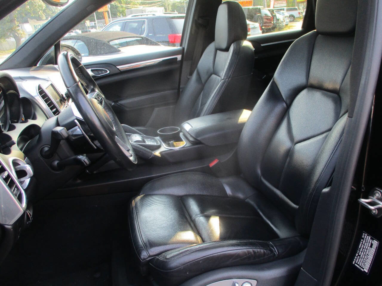 Used 2016 Porsche Cayenne S image 5