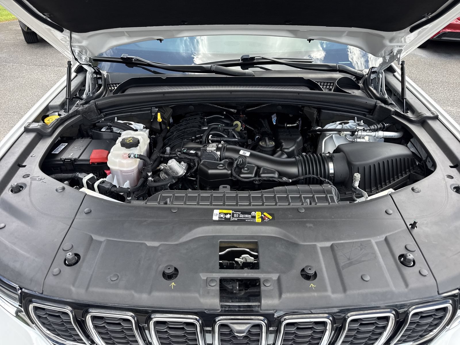 Used 2023 Jeep Grand Cherokee Limited w/ Luxury Tech Group II RWD image 36