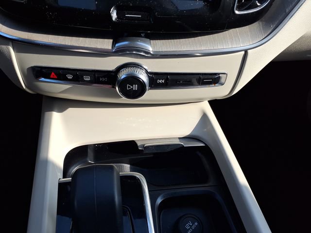 Certified 2023 Volvo XC60 B5 Plus w/ Climate Package FWD image 32