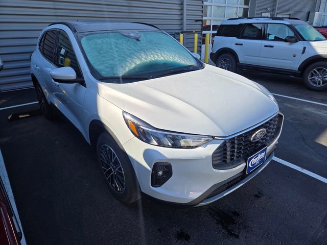 Used 2025 Ford Escape SE image 1