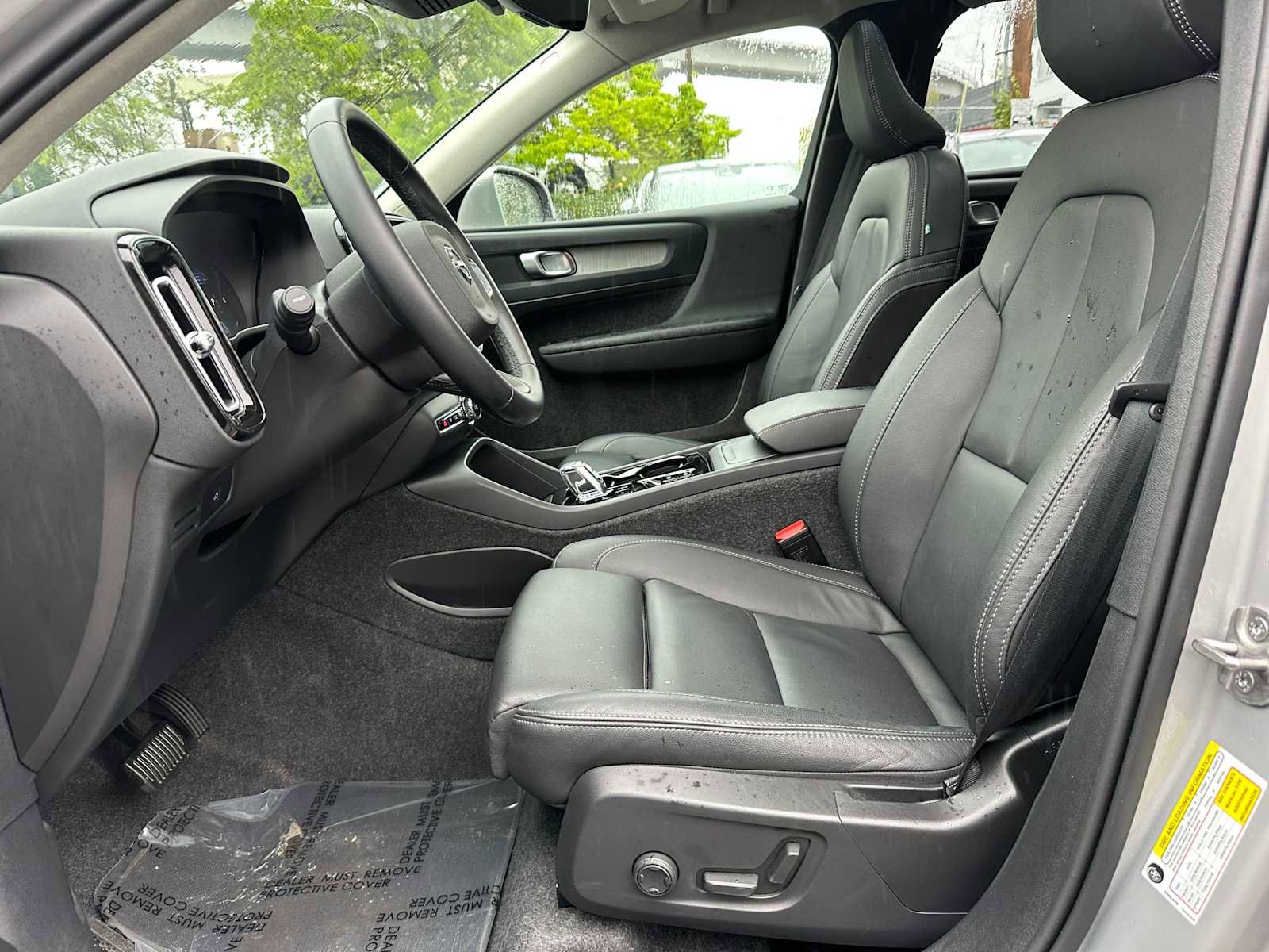 Certified 2025 Volvo XC40 B5 Plus AWD/4WD image 20