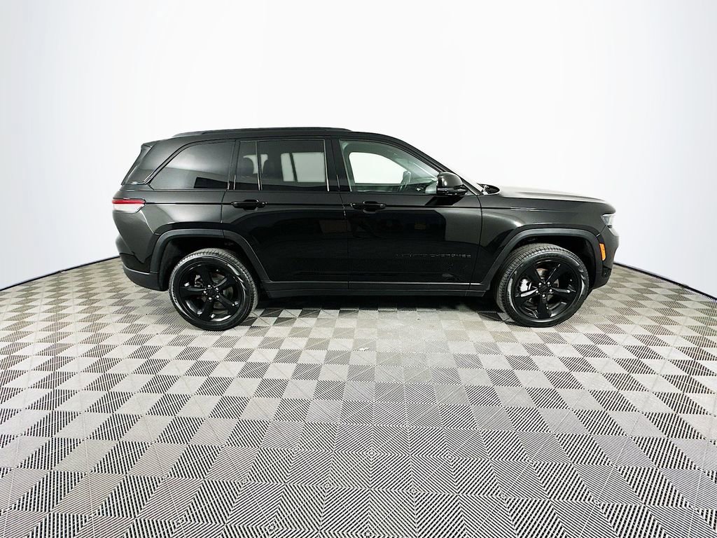 Certified 2025 Jeep Grand Cherokee Limited w/ Luxury Tech Group II image 14