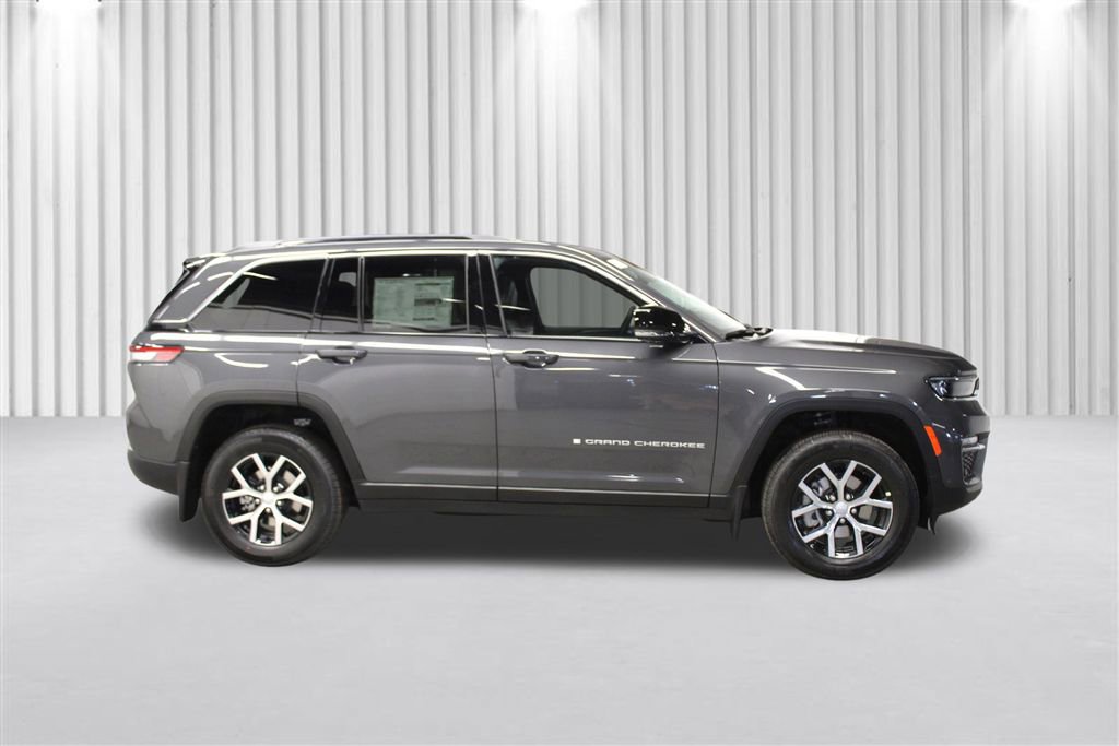 New 2025 Jeep Grand Cherokee Limited w/ Luxury Tech Group II image 2
