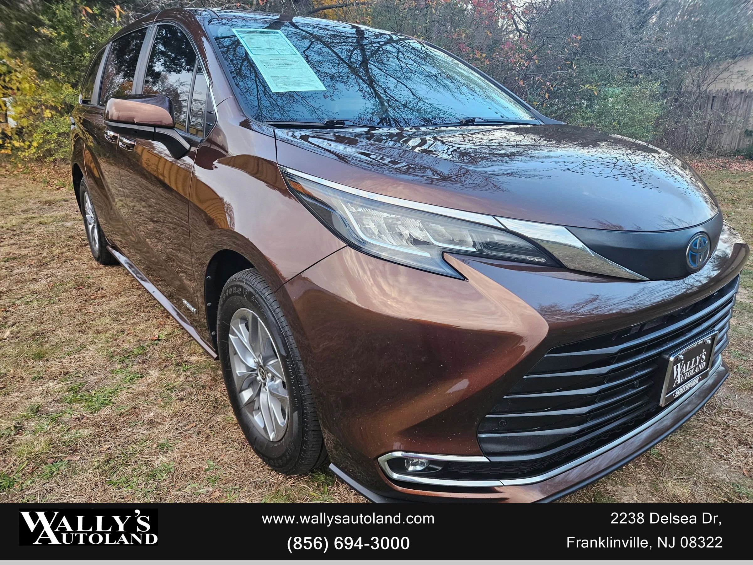 Used 2021 Toyota Sienna XLE image 10