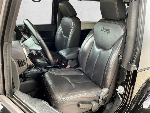Used 2018 Jeep Wrangler Sahara w/ Connectivity Group AWD/4WD image 25