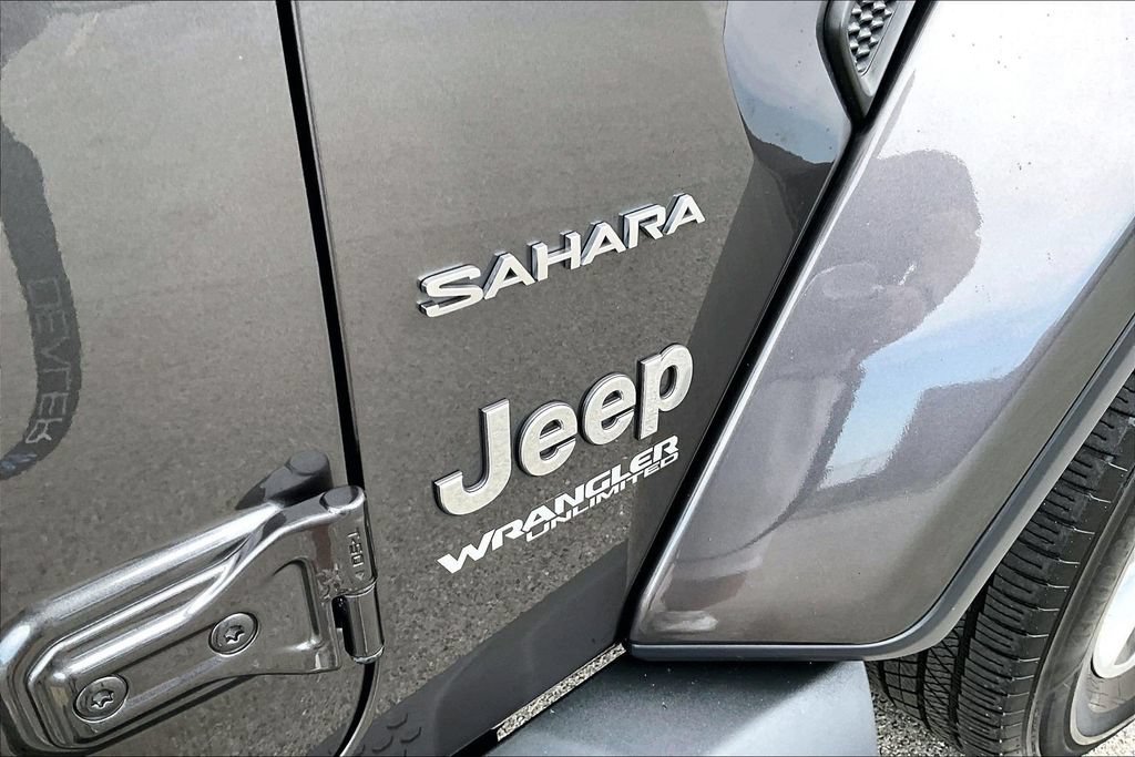 Used 2018 Jeep Wrangler Unlimited Sahara AWD/4WD image 8