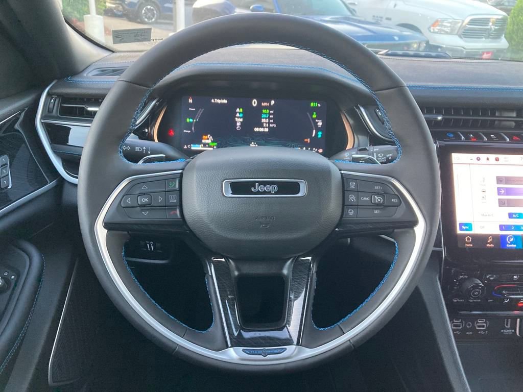 New 2024 Jeep Grand Cherokee Trailhawk w/ Advanced Protech Group II AWD/4WD image 15
