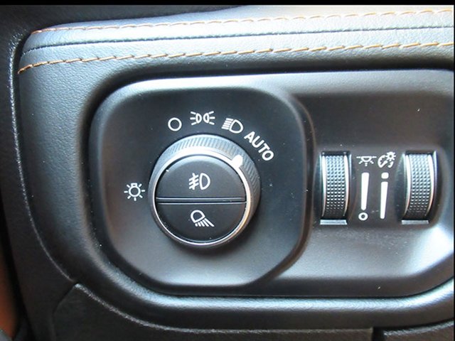 Used 2019 RAM 1500 Laramie Longhorn image 29