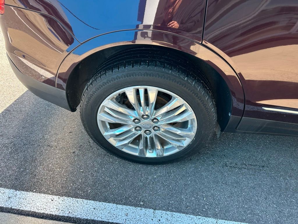 Used 2017 Cadillac XT5 Premium Luxury w/ Driver Assist Package FWD image 5