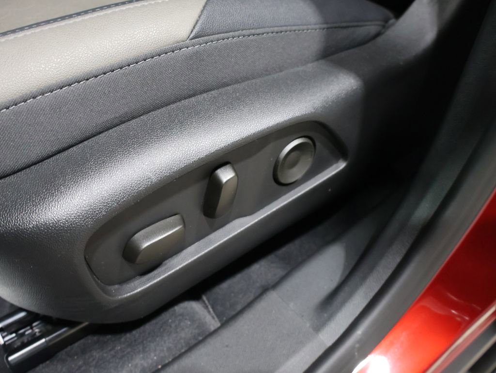 Used 2026 Chevrolet Equinox LT w/ Convenience Package II image 12