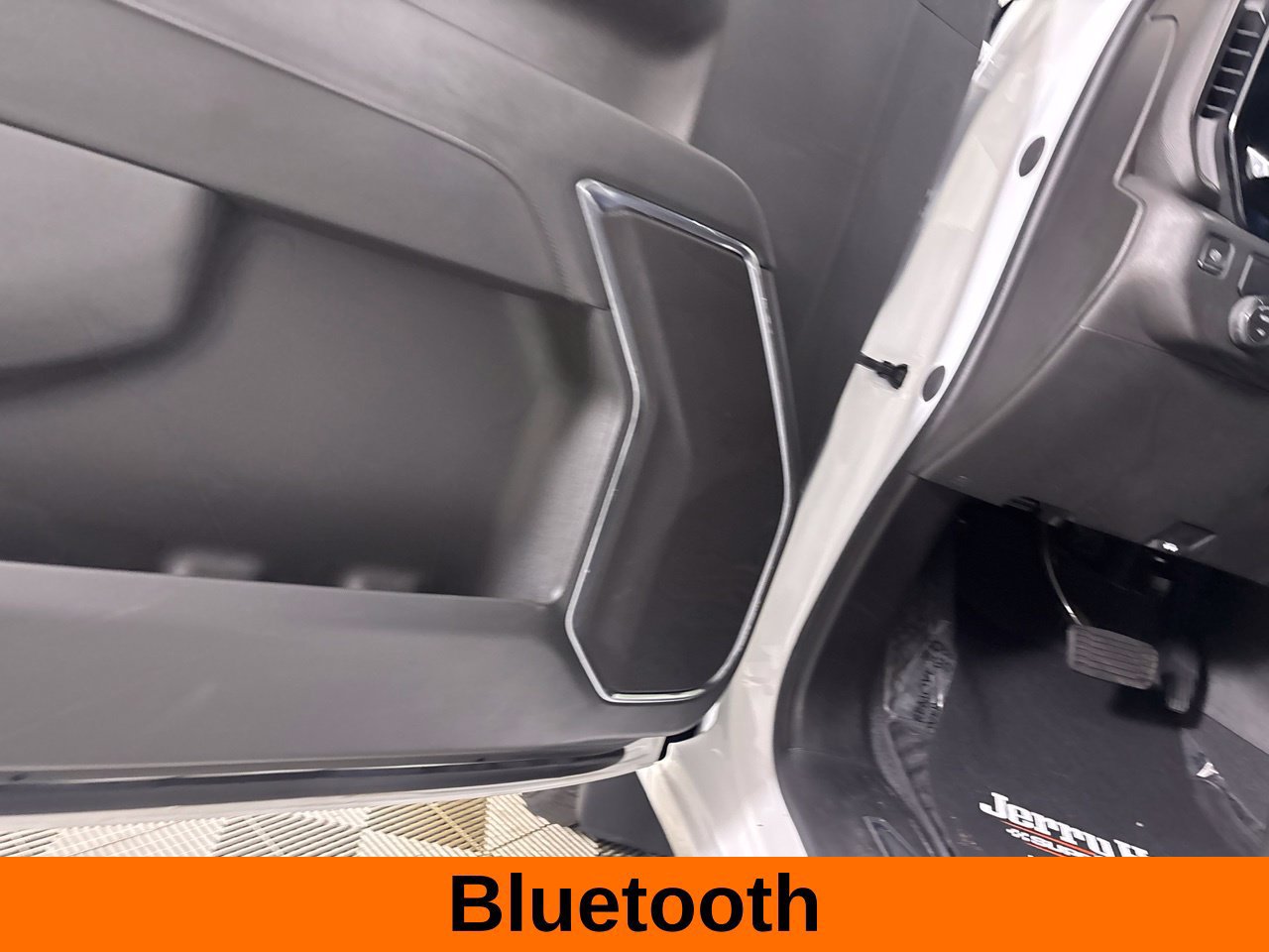 Used 2024 Chevrolet Silverado 1500 LT RWD image 10