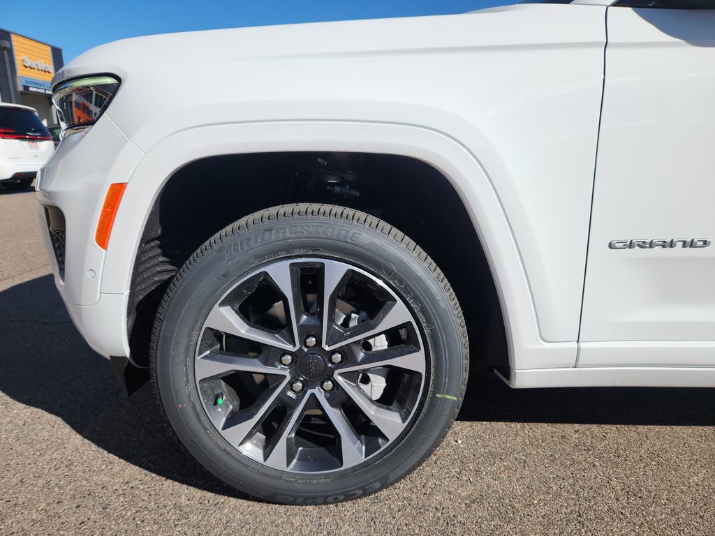 New 2025 Jeep Grand Cherokee Overland w/ Trailer Tow Package AWD/4WD image 5