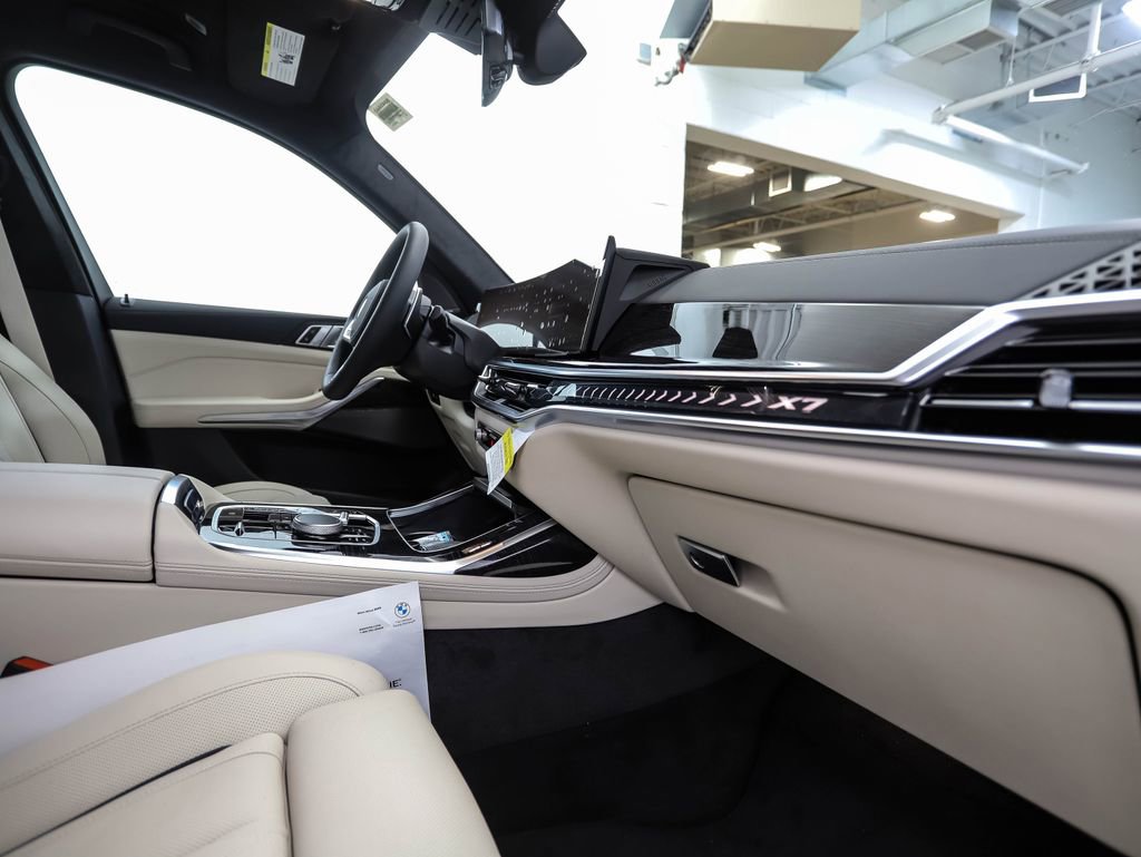 Used 2026 BMW X7 xDrive40i w/ M Sport Package image 31