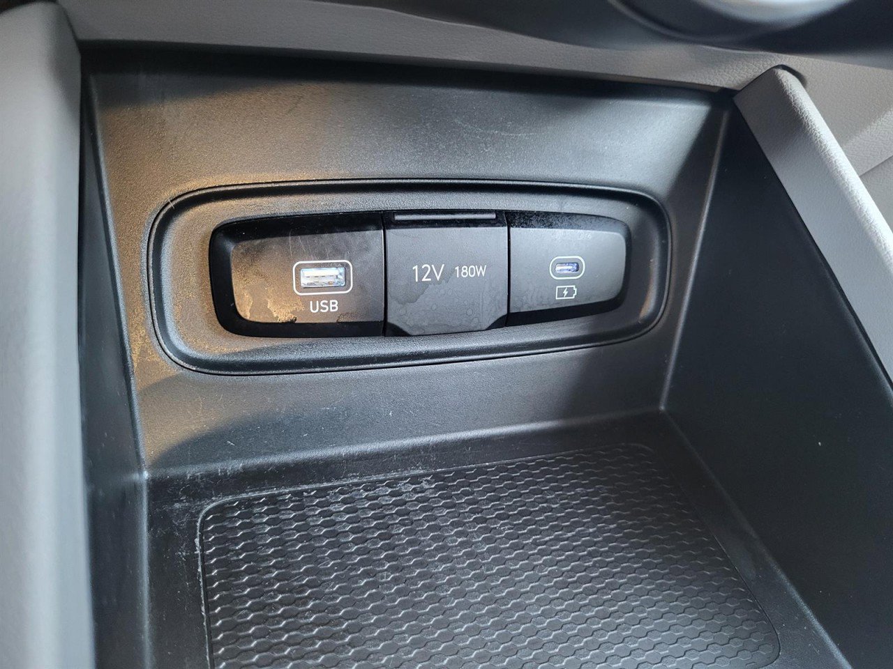 Used 2025 Hyundai Venue SEL image 19