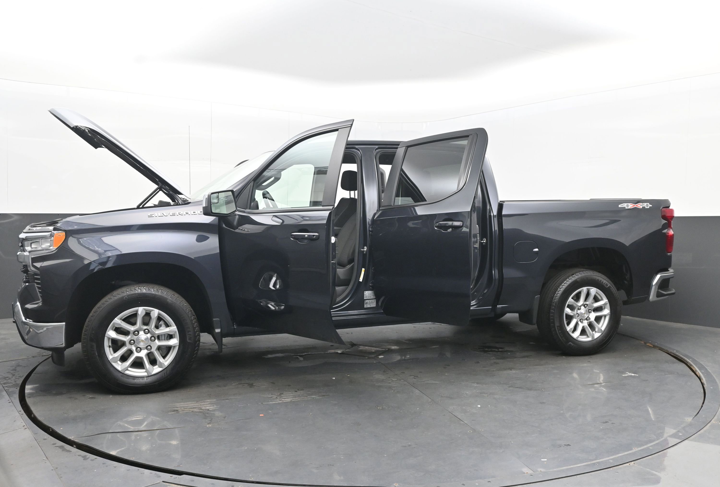 Used 2024 Chevrolet Silverado 1500 LT image 38