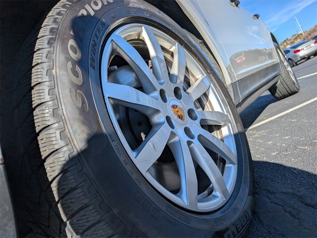 Used 2022 Porsche Cayenne Platinum Edition image 9