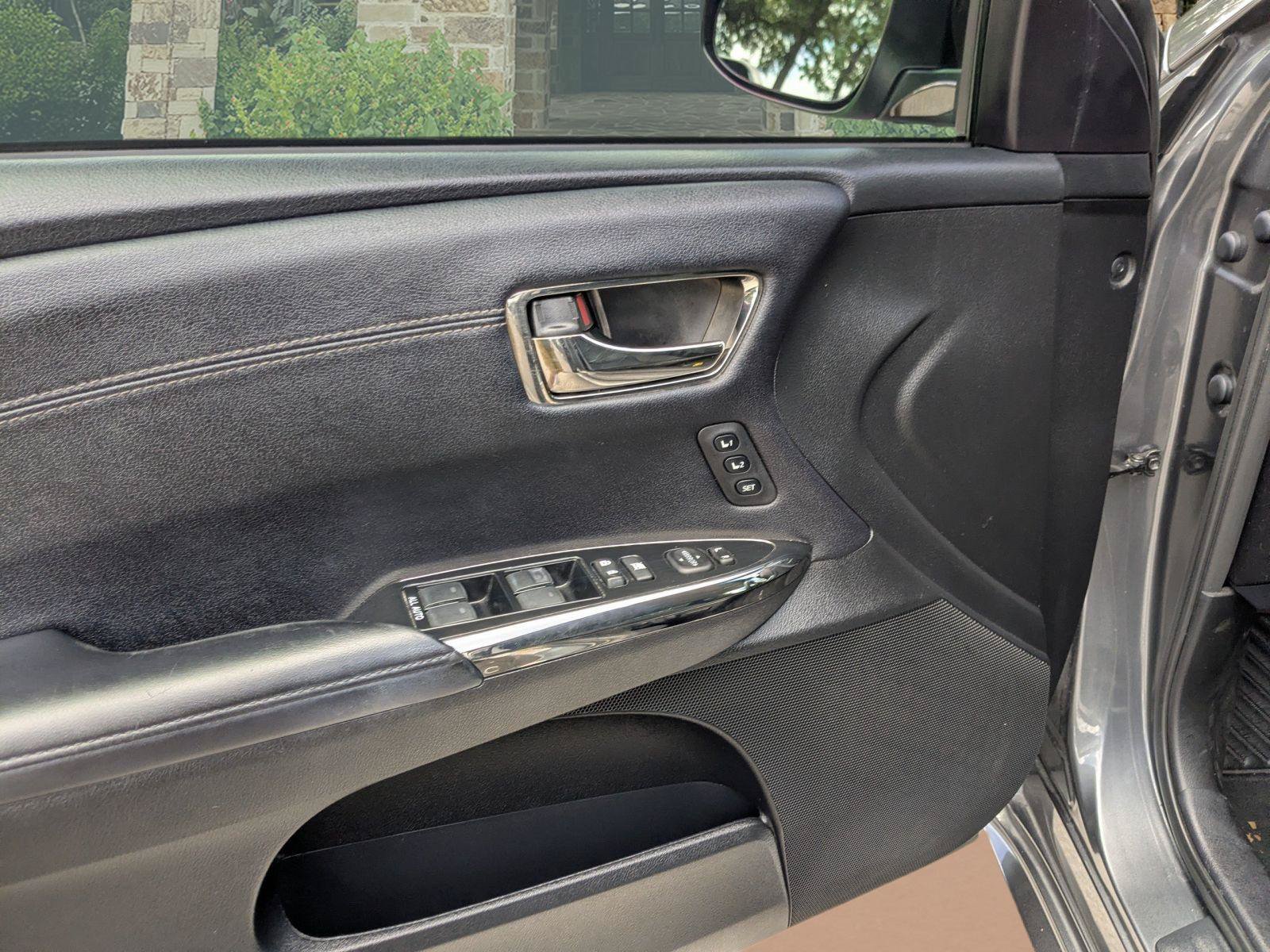Used 2017 Toyota Avalon XLE Premium FWD image 6