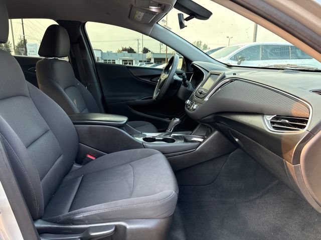 Used 2017 Chevrolet Malibu LT FWD image 10
