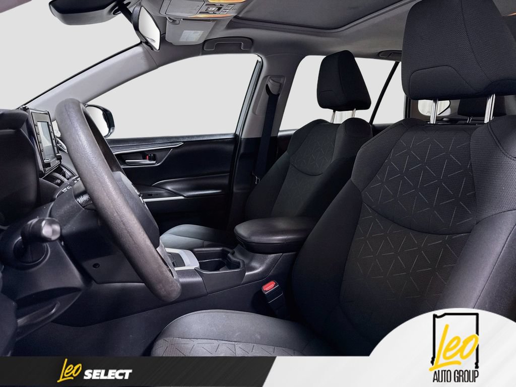 Used 2021 Toyota RAV4 XLE w/ Convenience Package AWD/4WD image 22