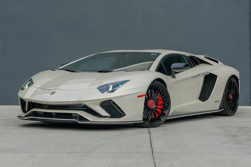 Used 2017 Lamborghini Aventador S image 4